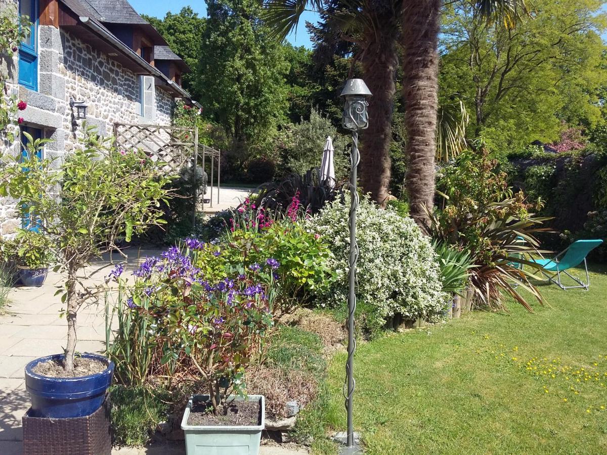 Bed and Breakfast Les Petites Chapelles à Saint-Pierre-de-Plesguen Extérieur photo