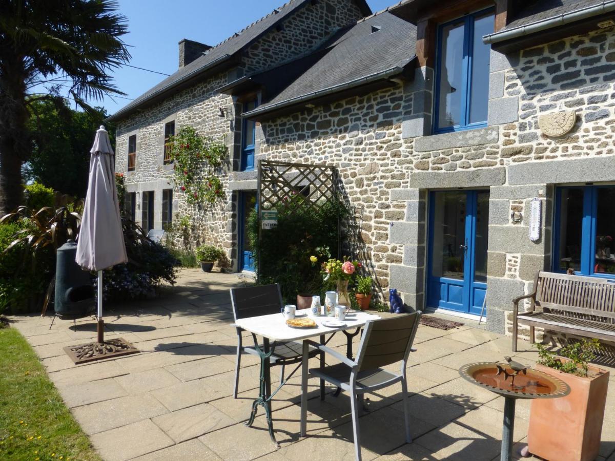 Bed and Breakfast Les Petites Chapelles à Saint-Pierre-de-Plesguen Extérieur photo